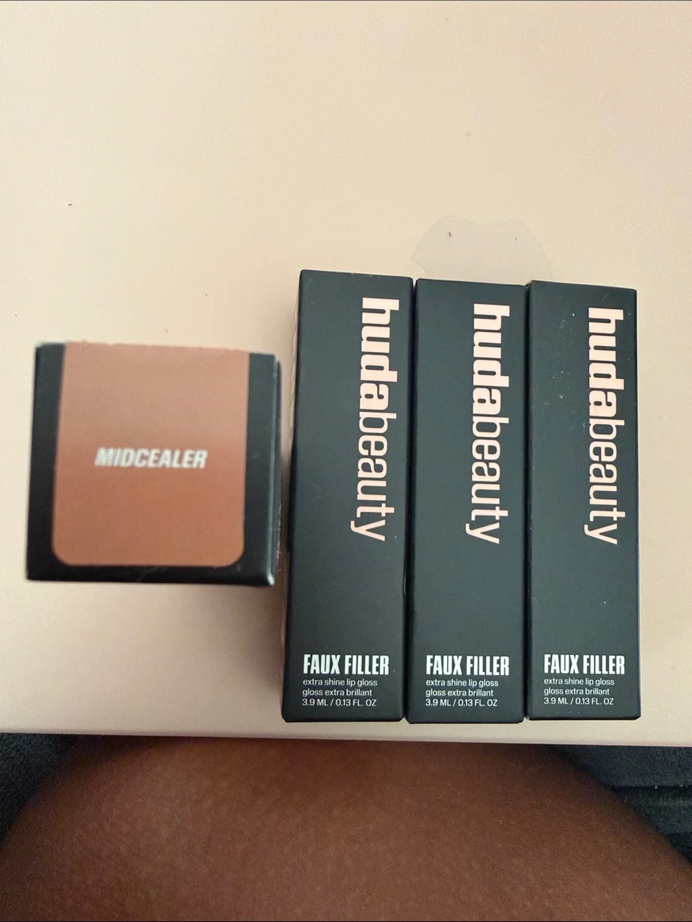HUDA BEAUTY Faux Filler Lip Gloss - Midcealer